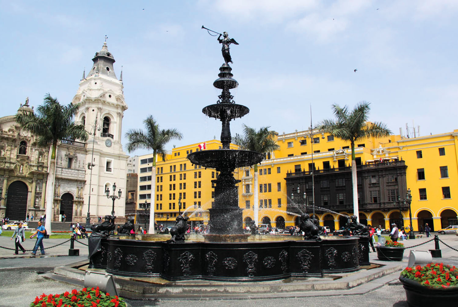 Лима перевод. Plaza de Armas Лима. Пласа-де-Армас Перу. Площадь Пласа де Армас.